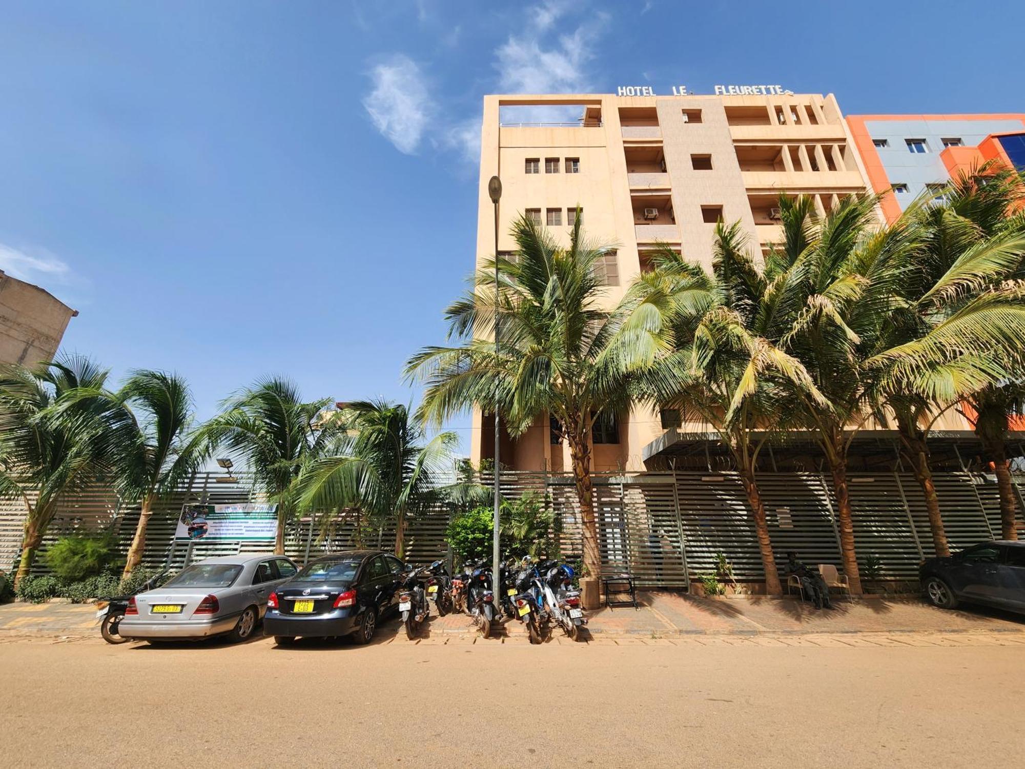 Hotel Les Fleurettes Ouagadougou Exterior foto
